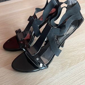 Guess sandals size 7